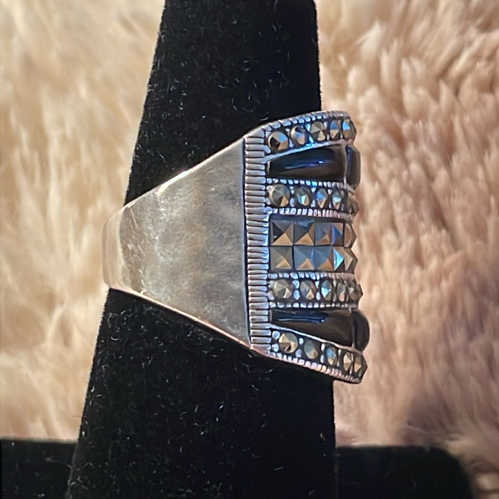 Grace & Heart Garbo Ring - Picture 3 of 6